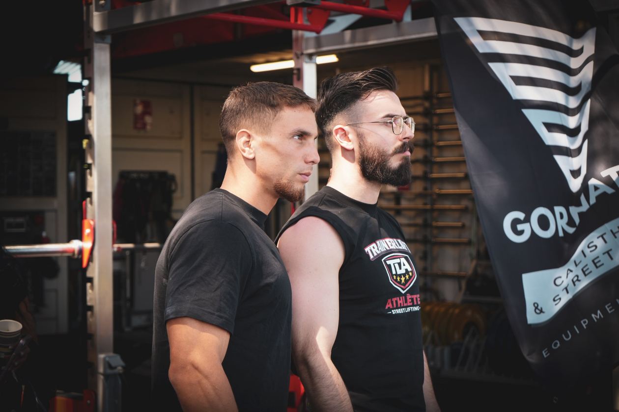 Yanis avec un de ses athlètes, Open du Portugal 2026 - Street lifting