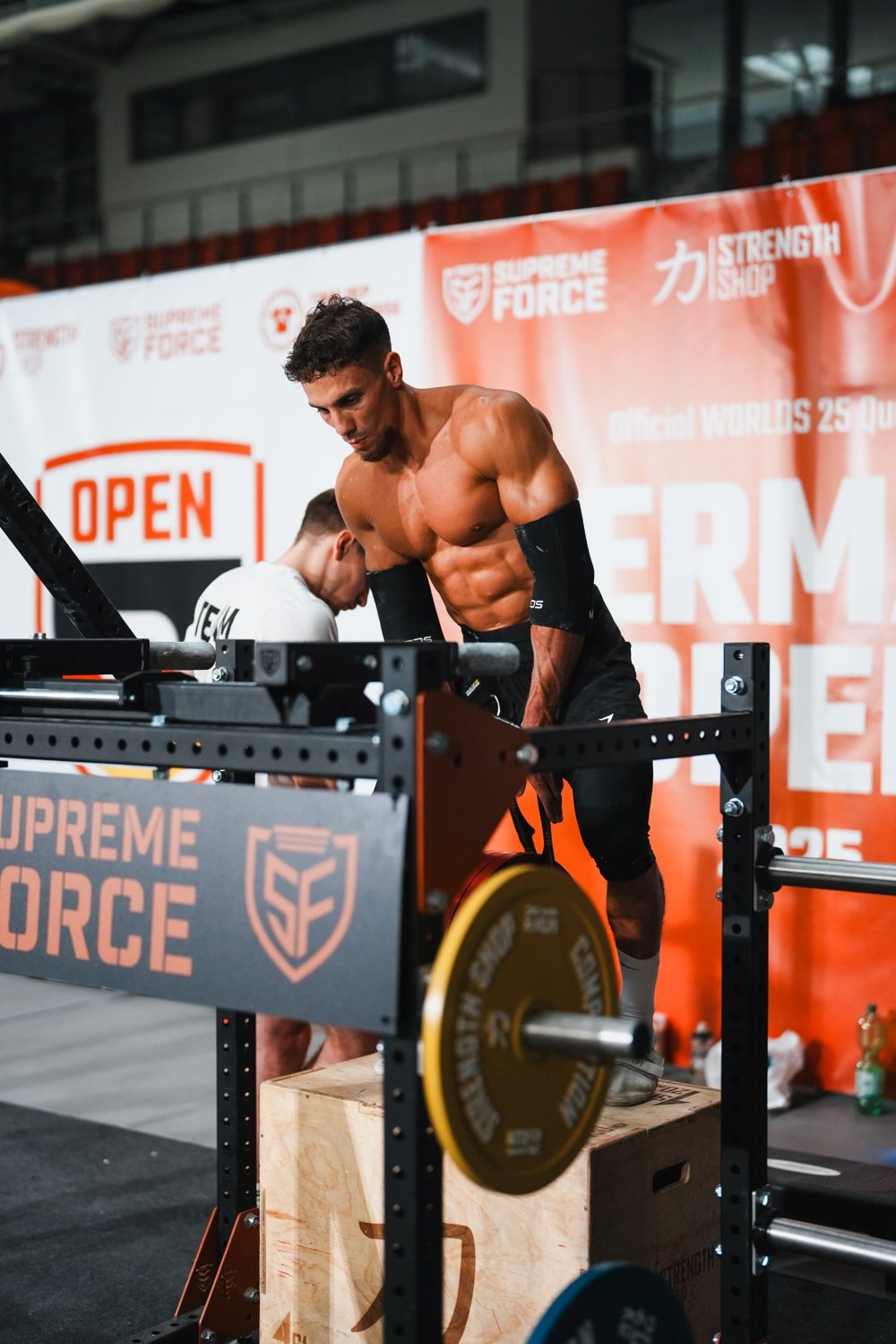 Yanis sur le plateau du German Open de street lifting